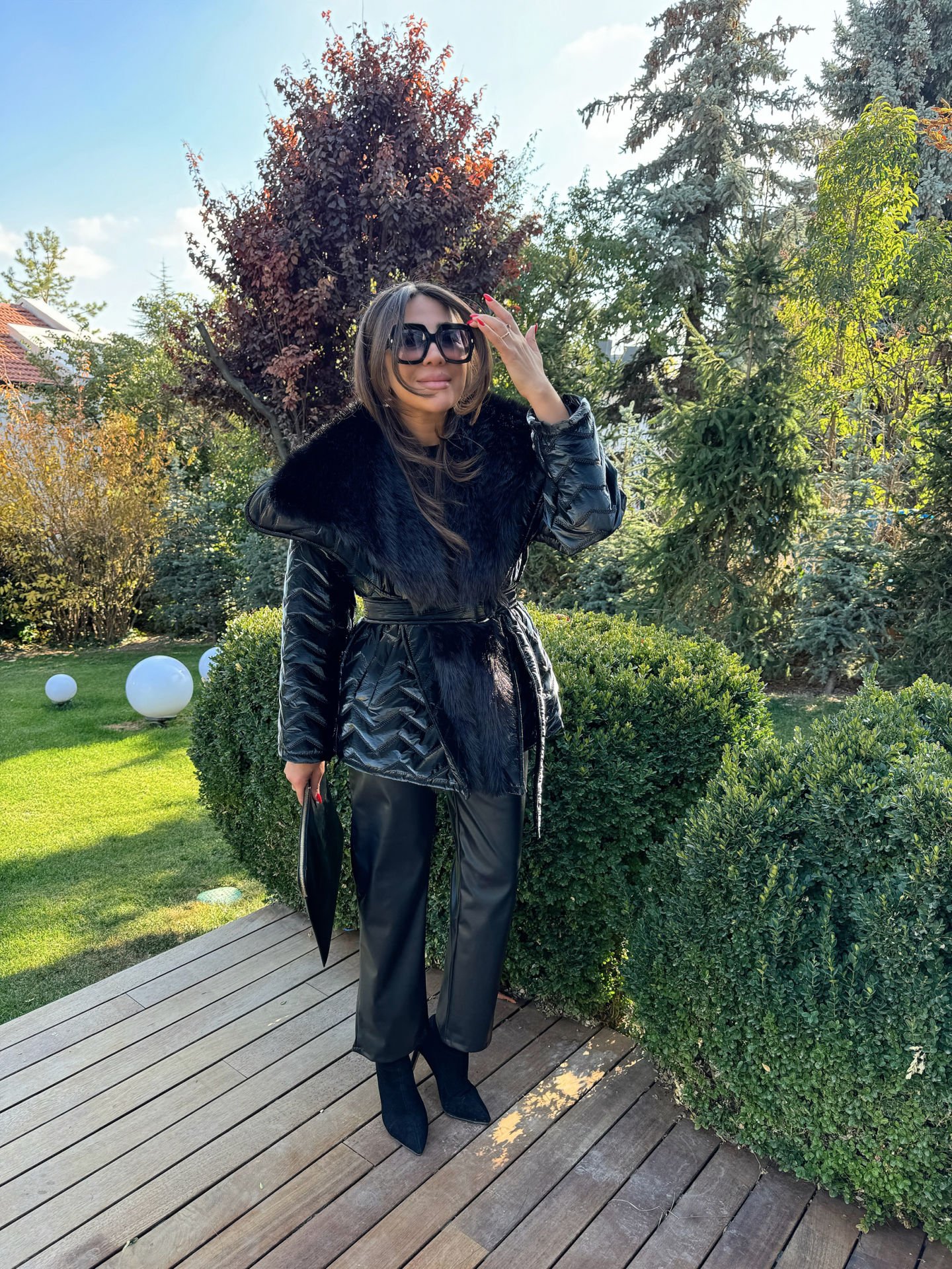 Puffy Siyah Parlak Mont