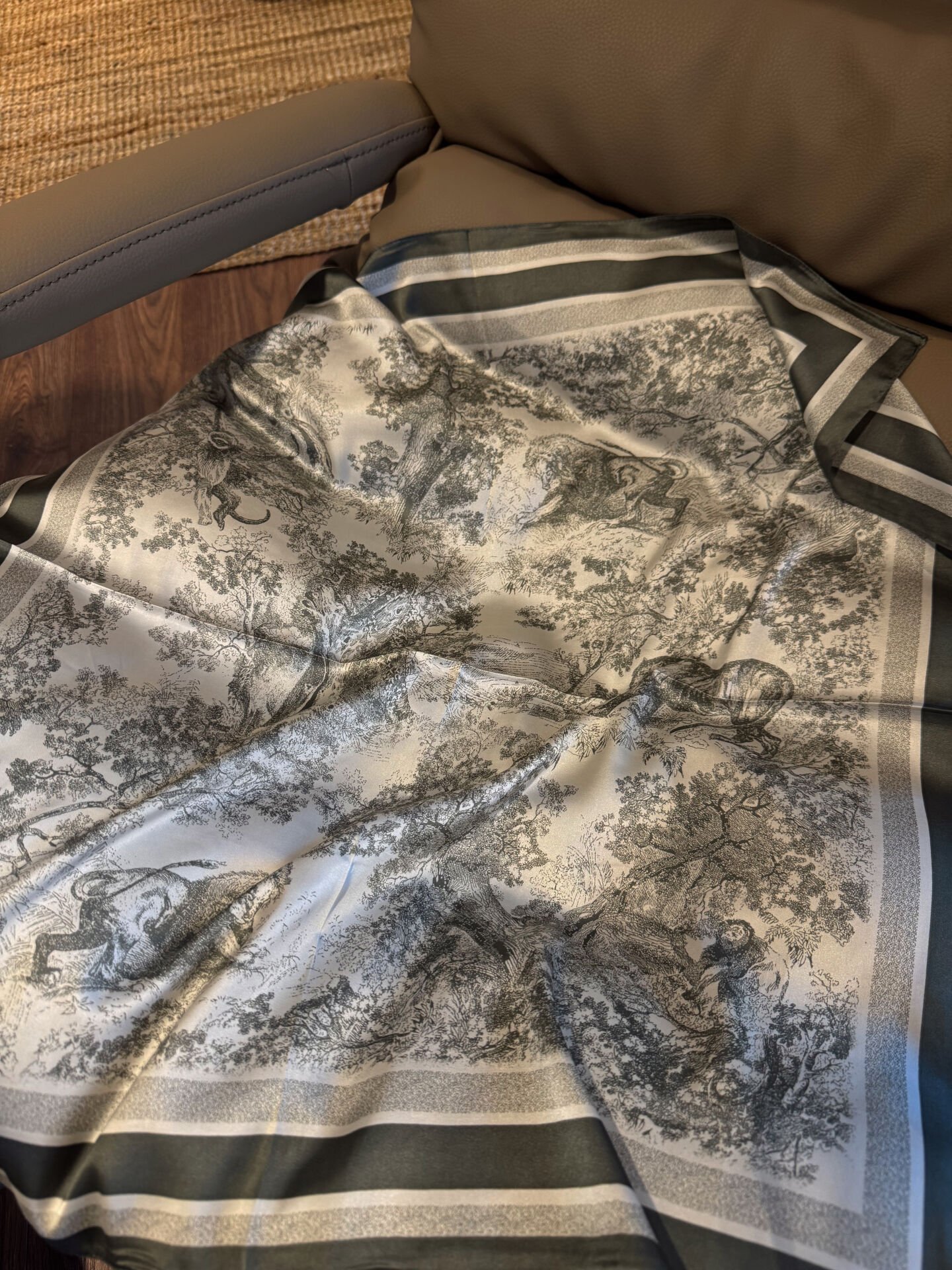 RL Hayvan Desenli Yumuşak Saten Şal