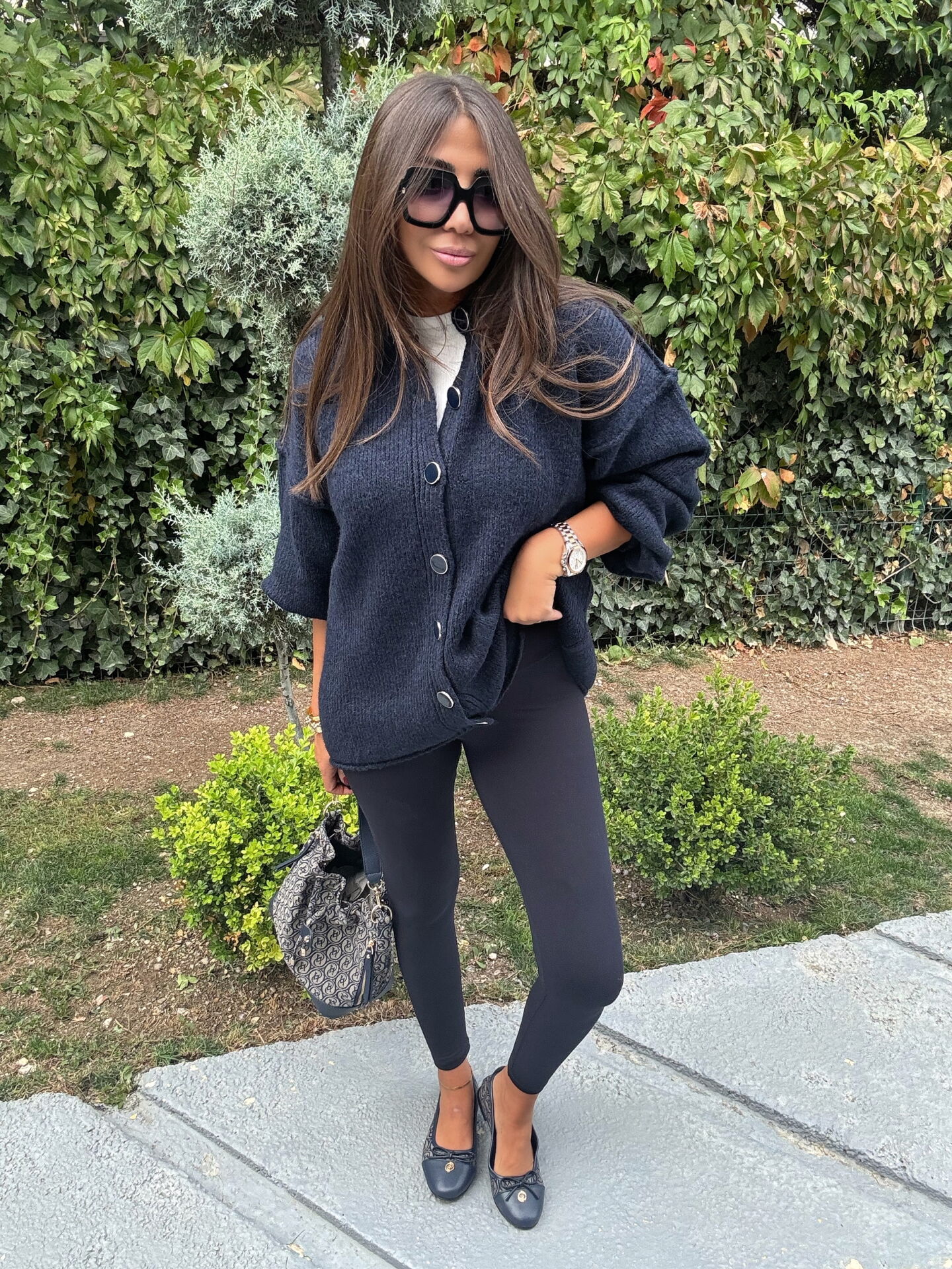 Yumuşak formlu salaş lacivert hırka