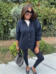 Yumuşak formlu salaş lacivert hırka