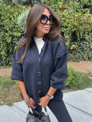 Yumuşak formlu salaş lacivert hırka