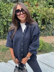 Yumuşak formlu salaş lacivert hırka