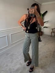 Asimetrik kesim çarpraz dikişli jean