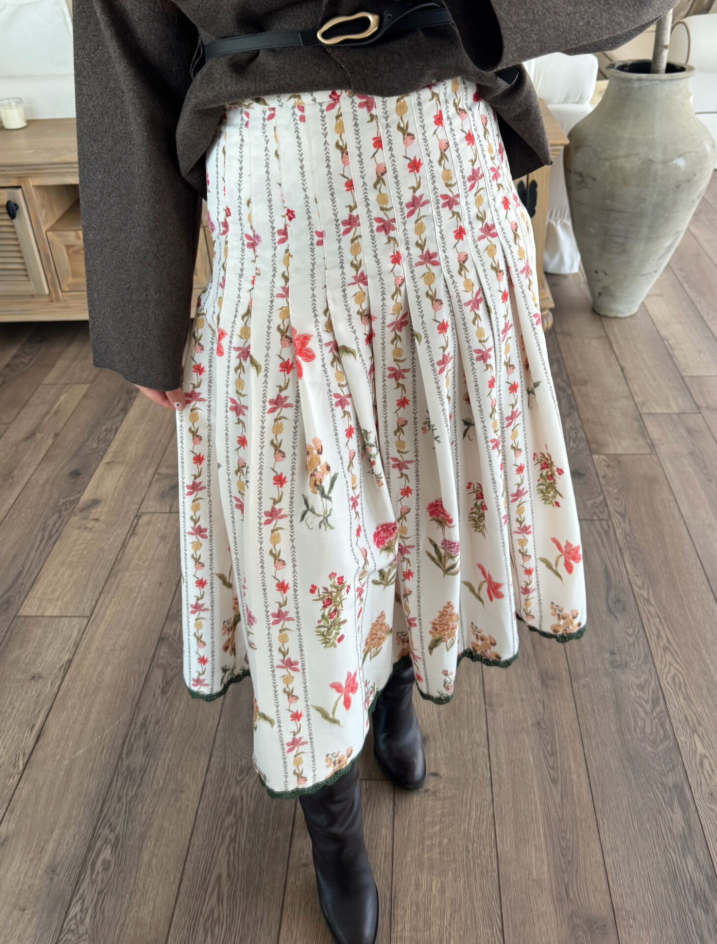 Dantel geçişli romantik etek