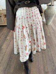 Dantel geçişli romantik etek