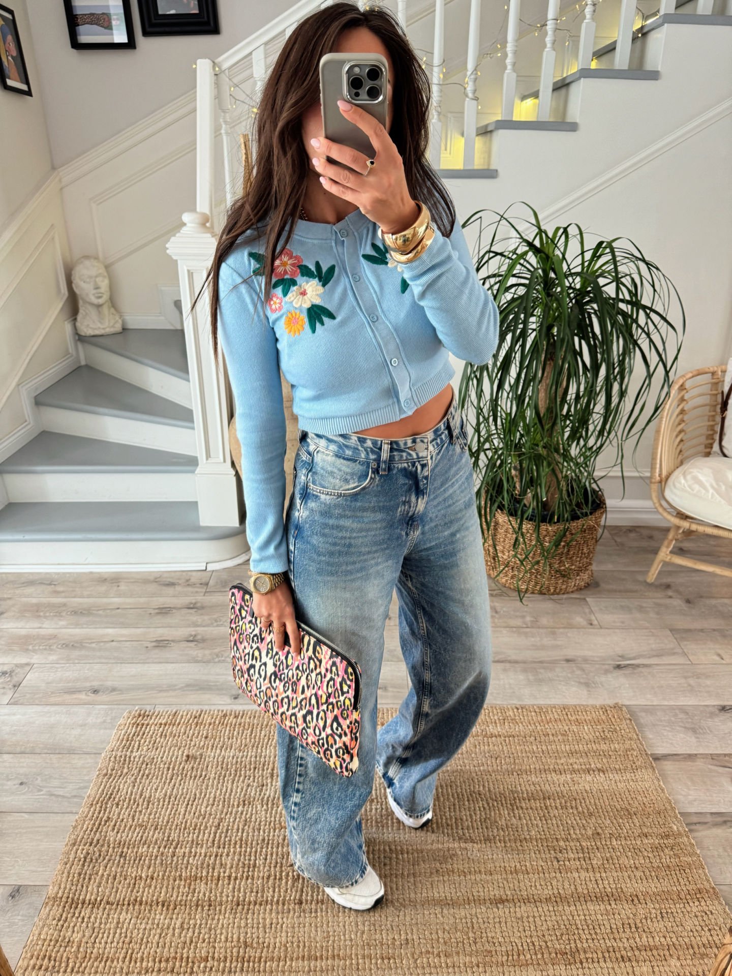 Nakışlı bebe mavi hırka