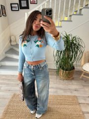 Nakışlı bebe mavi hırka