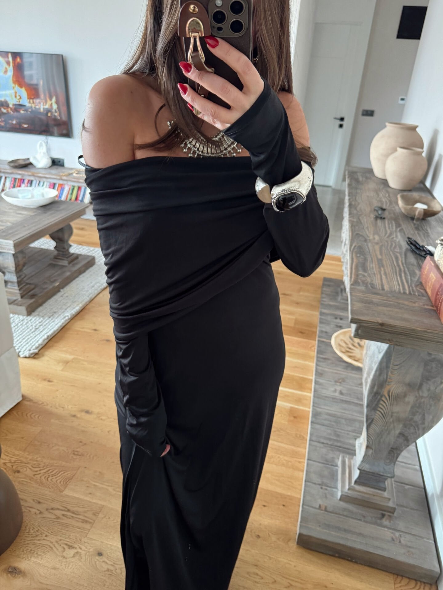 Jarse düşük omuz elbise