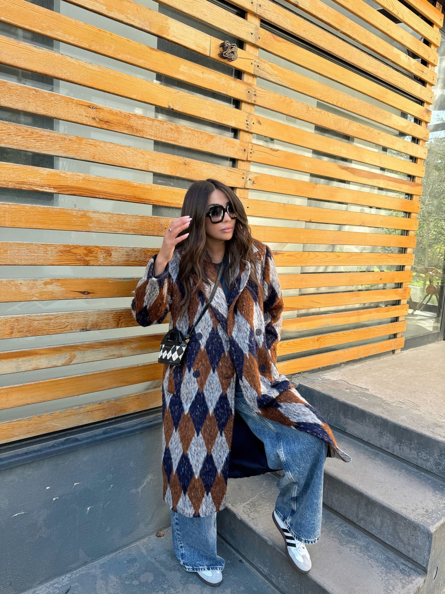 Yumoş dokulu sakallı palto