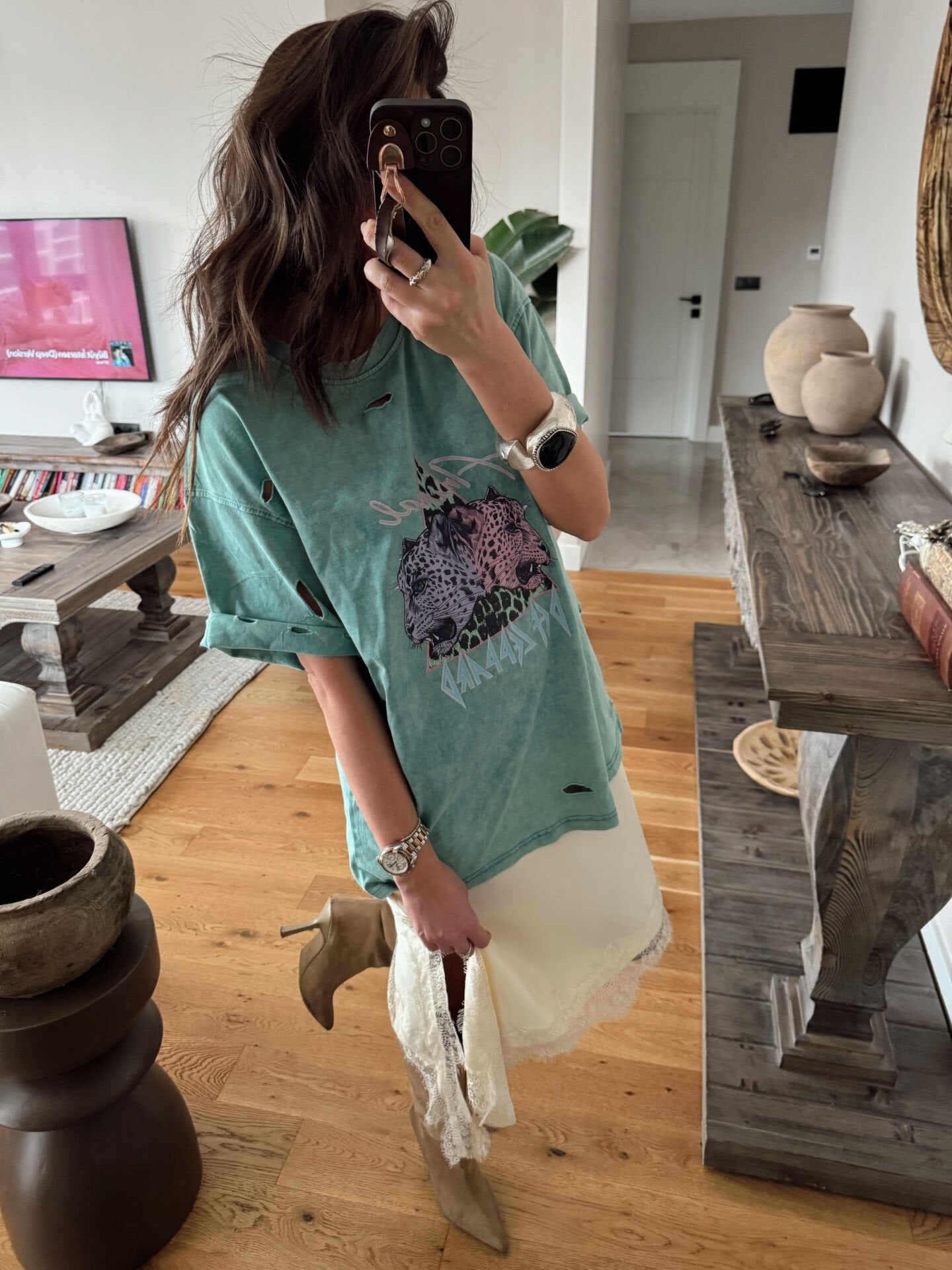 Yıkamalı ve yırtıklı leopar desen tshirt