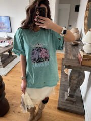 Yıkamalı ve yırtıklı leopar desen tshirt