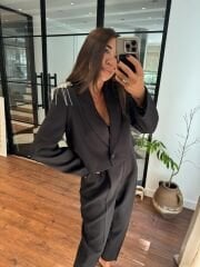 Apoletleri pırlanta aksesuarlı crop ceket& pantolon takım