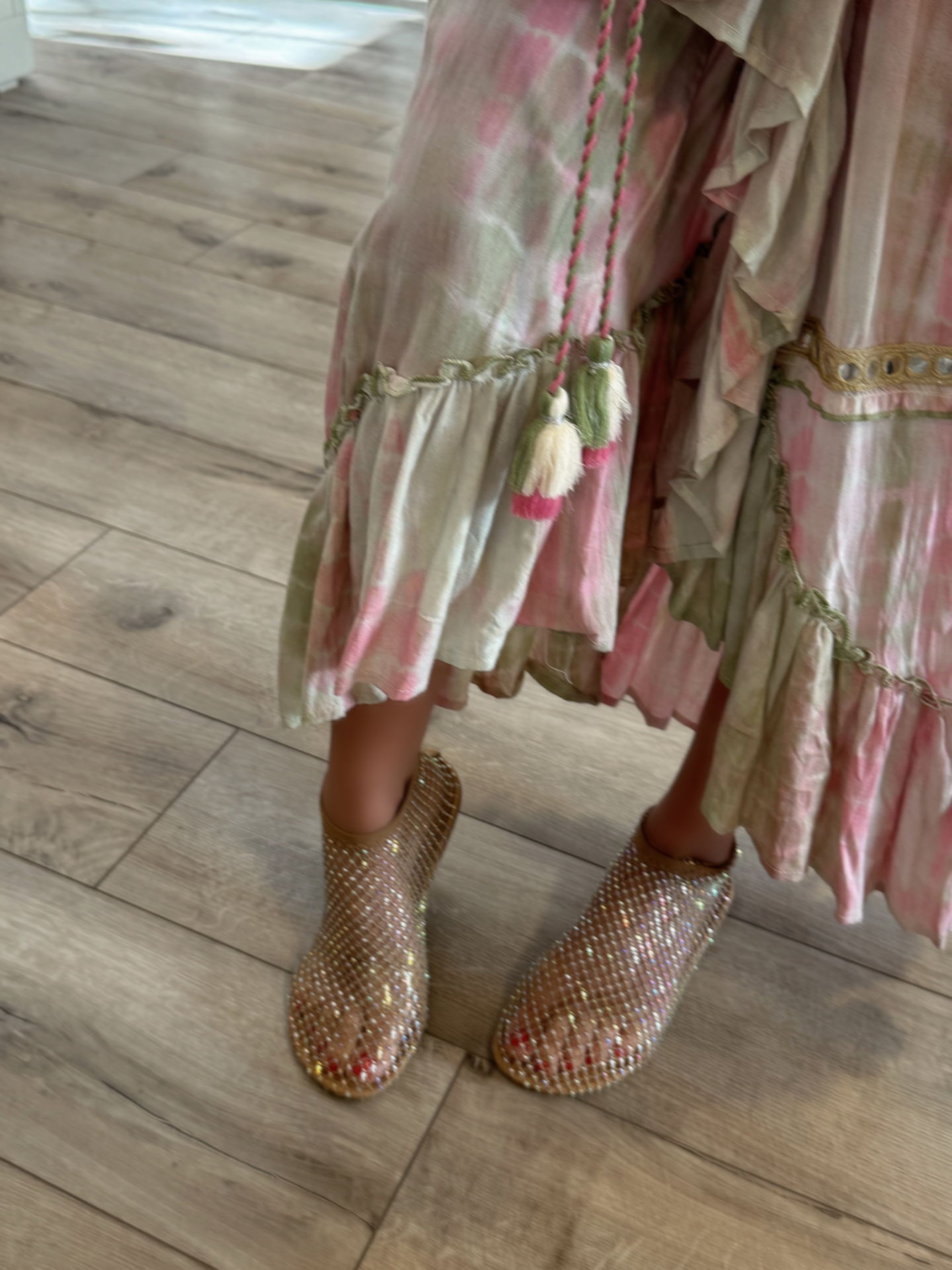 İthal, taşlı tasarım file sandalet