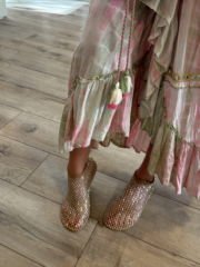 İthal, taşlı tasarım file sandalet