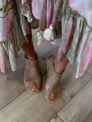 İthal, taşlı tasarım file sandalet