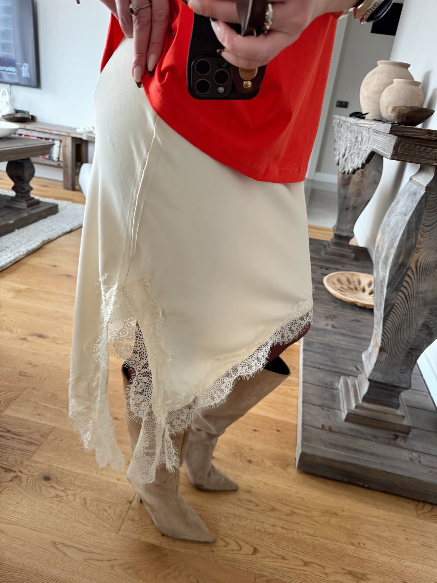 Asimetrik dantelli saten etek