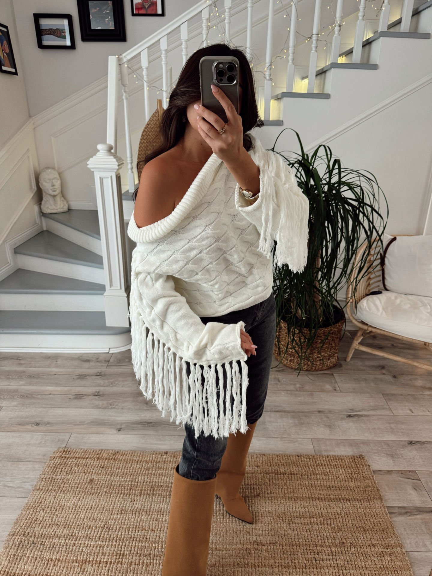 Ekru püsküllü kazak