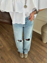 Yırtıklı ispanyol kesim jean