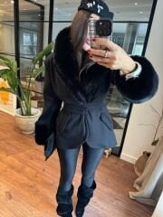 Siyah oval kürklü kaşe ceket