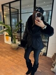 Siyah oval kürklü kaşe ceket