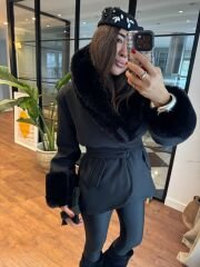 Siyah oval kürklü kaşe ceket