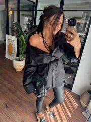 Düşük yaka kuşaklı gömlek