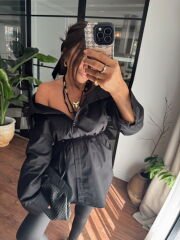 Düşük yaka kuşaklı gömlek