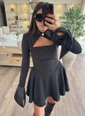 Yakalı tasarım elbise