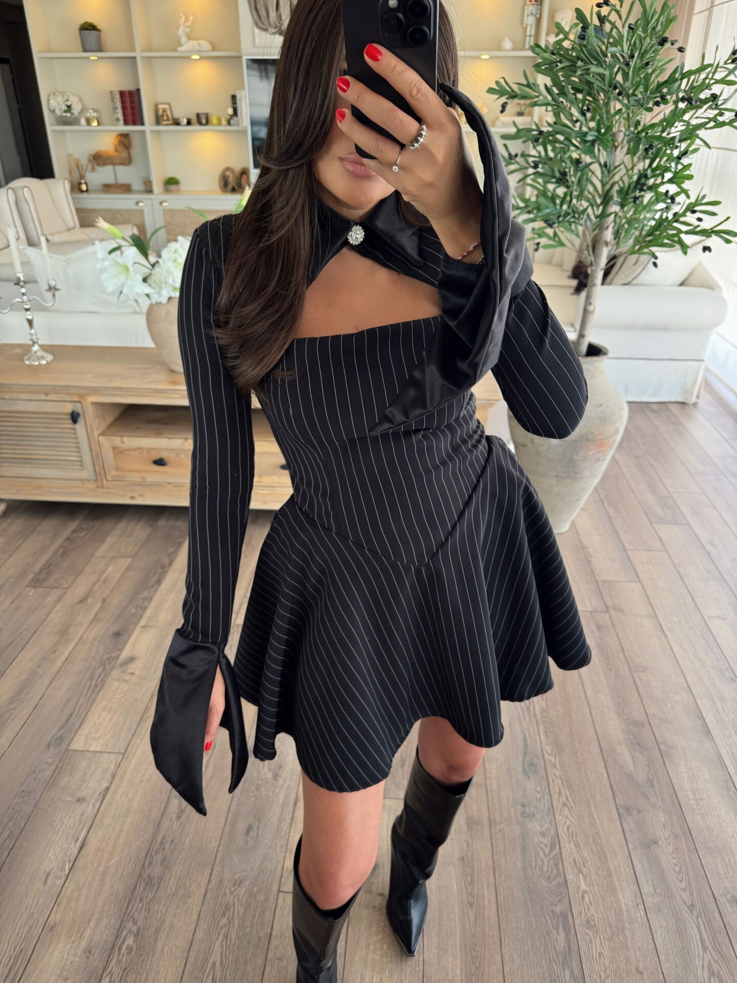 Yakalı tasarım elbise