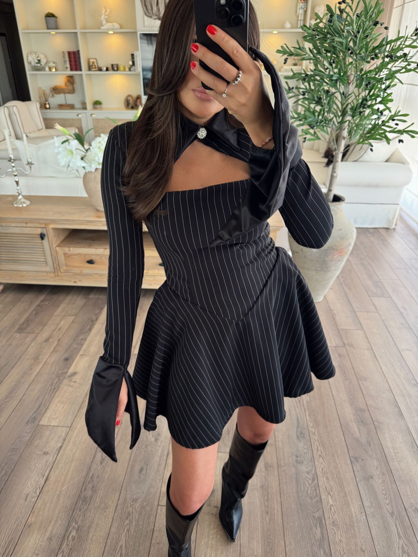 Yakalı tasarım elbise