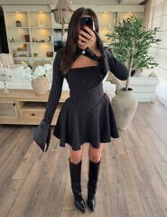 Yakalı tasarım elbise