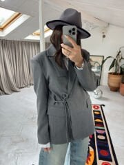 Kuşaklı maskülen vatkalı gri ceket