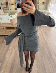 Kuşaklı triko elbise