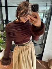 Bileği kürklü drapeli acı kahve bluz